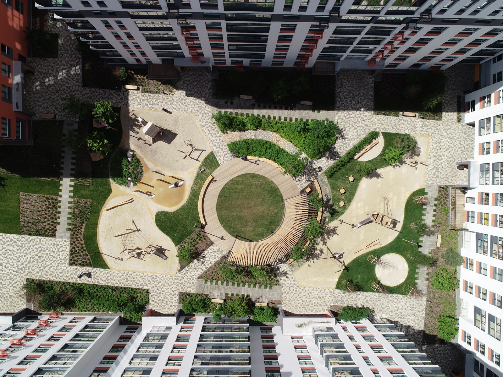 Solnechniy Block 2.4 — courtyard masterplan and territorial structure